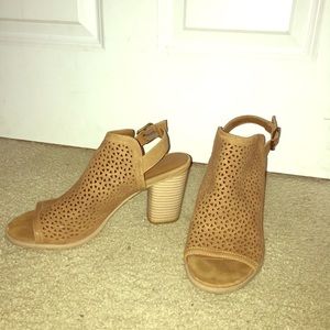 Universal threads heels